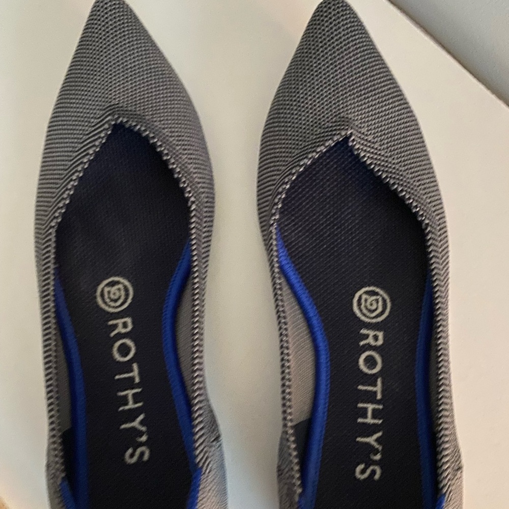 Rothy’s Grey Pointed Flat Size 7 Excellent Condition